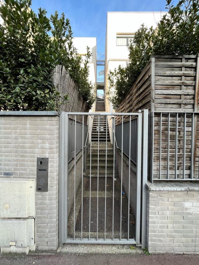 Modern And Bright Apartment Near Paris La Courneuve Exterior foto